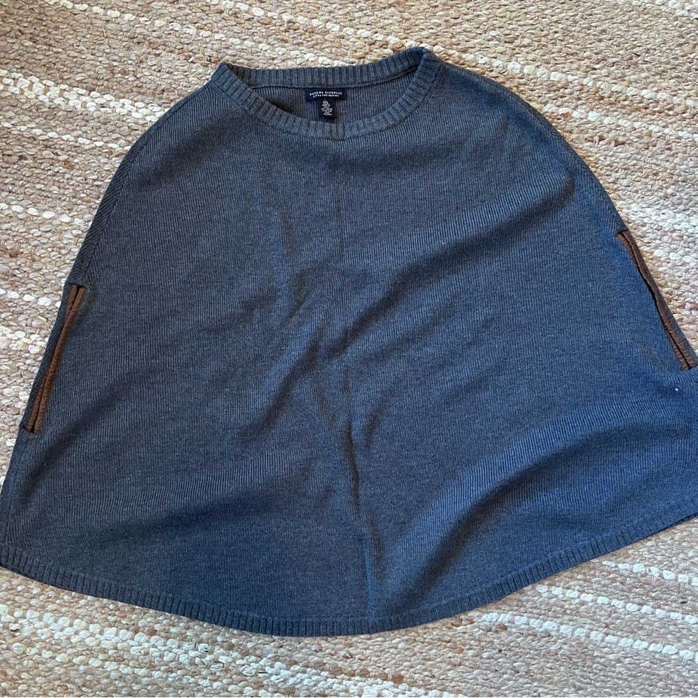 Banana Republic gray sweater poncho. Size m/l.